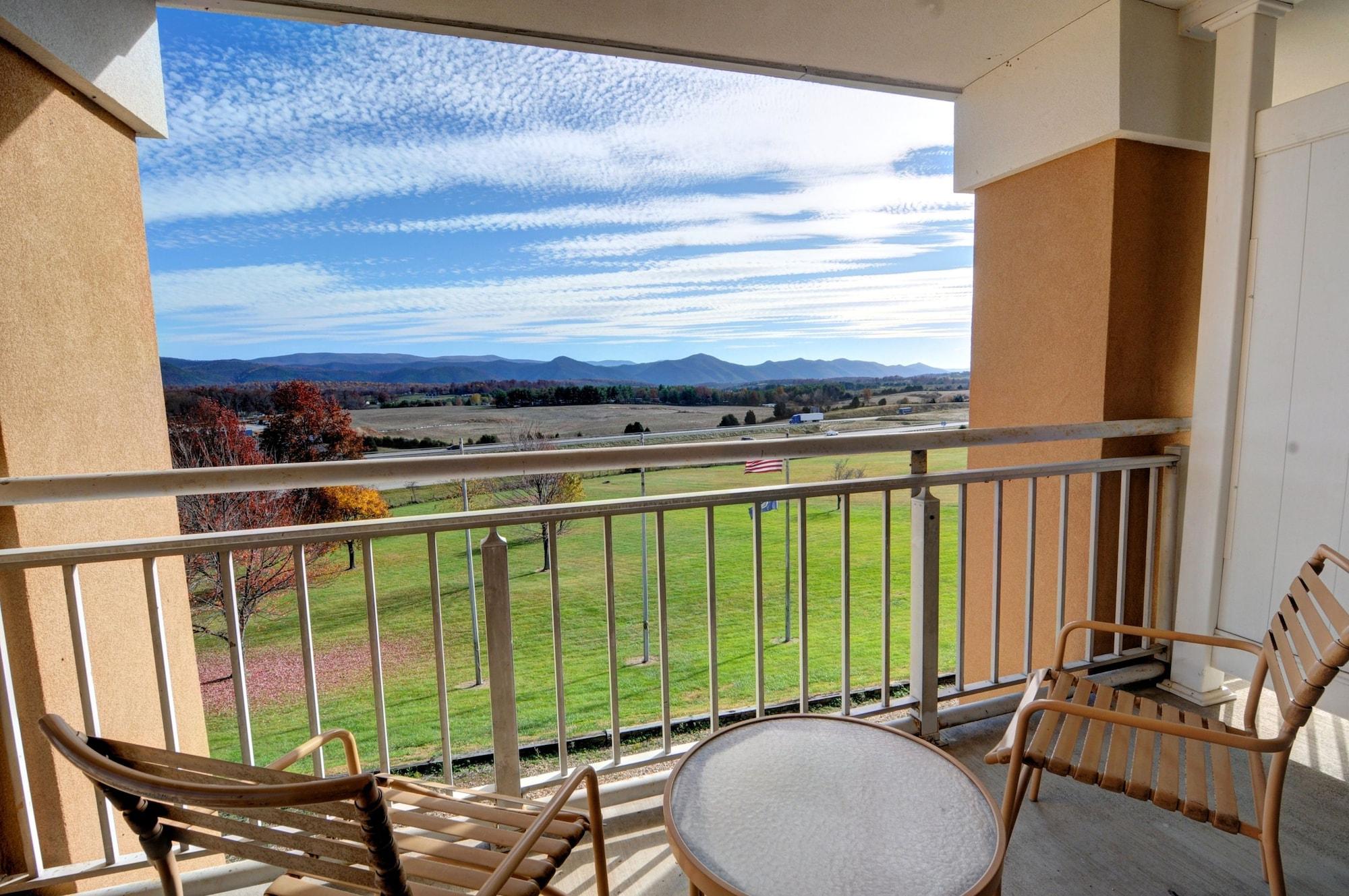 Comfort Inn & Suites Raphine - Lexington Near I-81 And I-64 Bagian luar foto