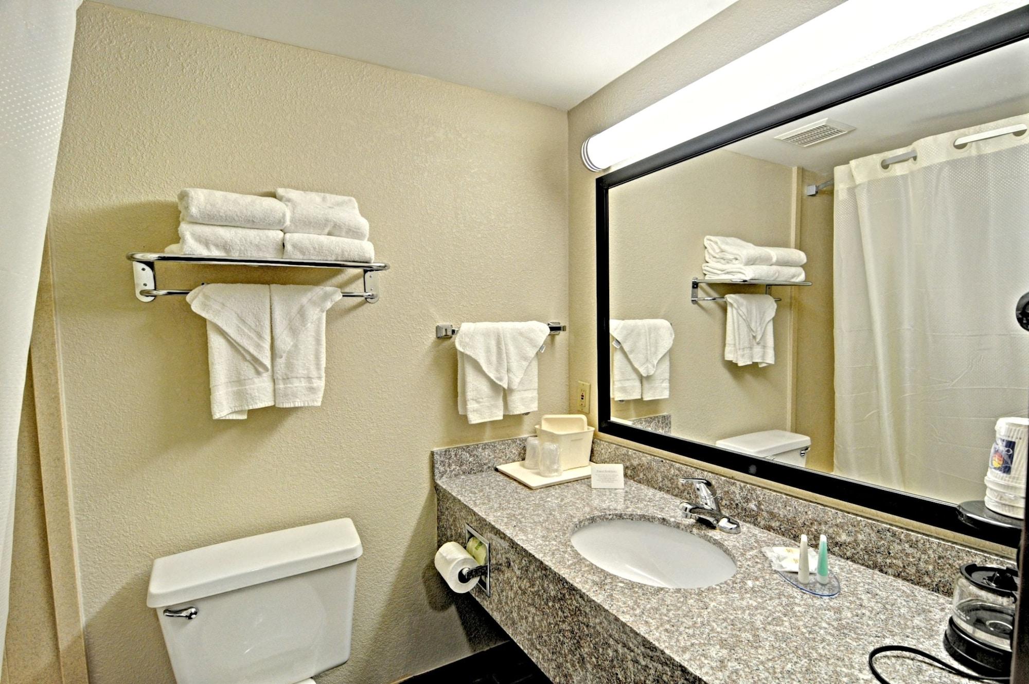 Comfort Inn & Suites Raphine - Lexington Near I-81 And I-64 Bagian luar foto