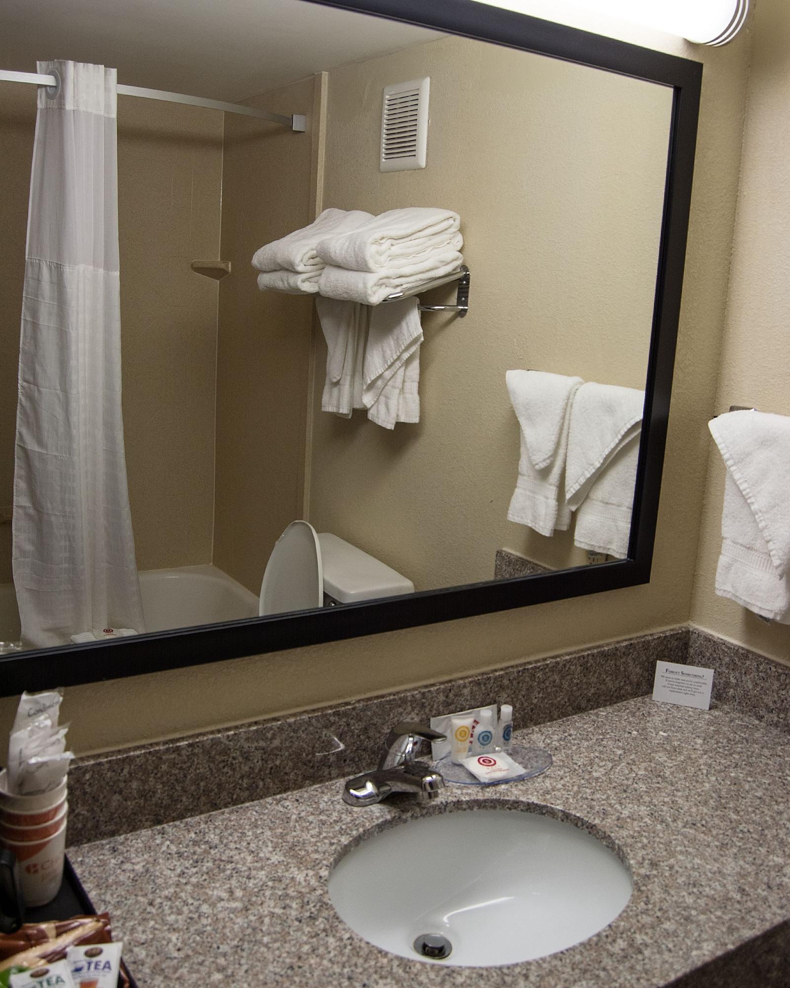 Comfort Inn & Suites Raphine - Lexington Near I-81 And I-64 Bagian luar foto