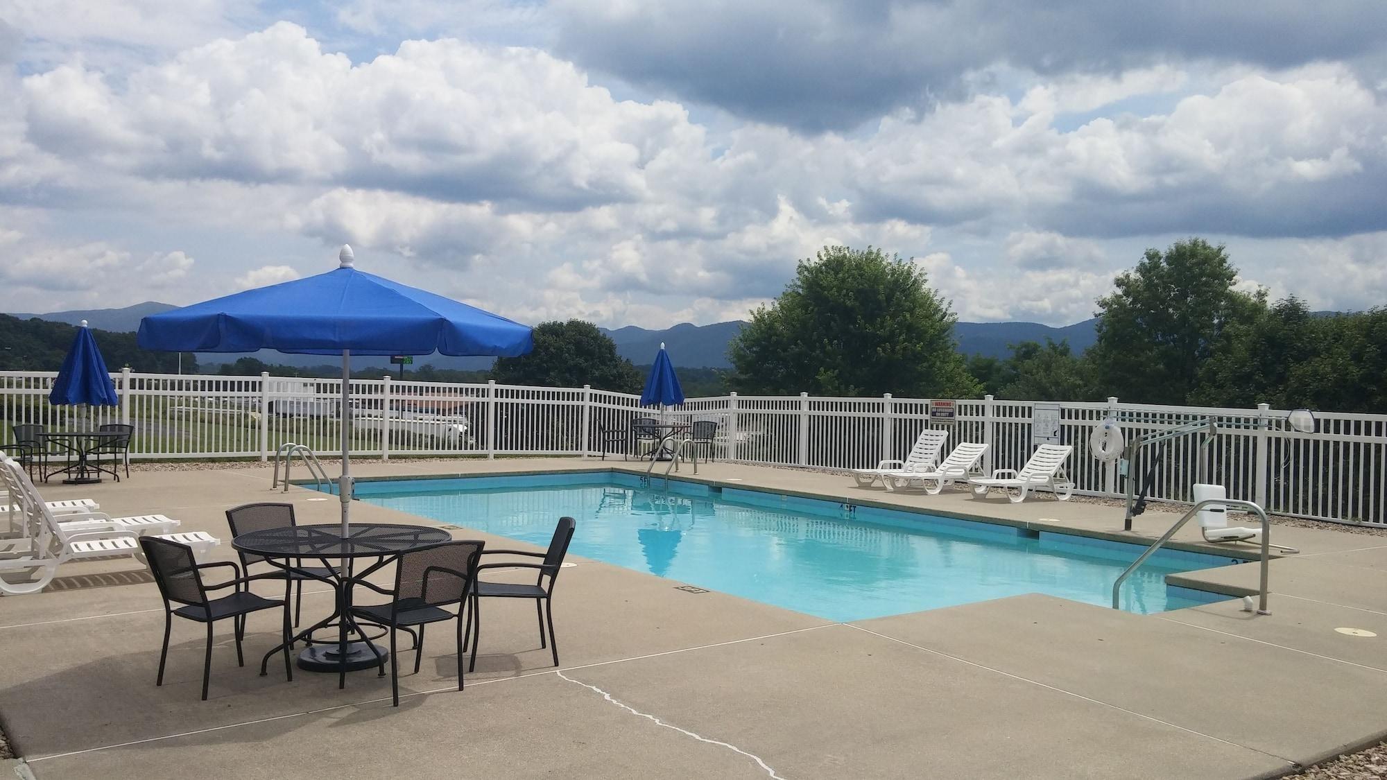 Comfort Inn & Suites Raphine - Lexington Near I-81 And I-64 Bagian luar foto