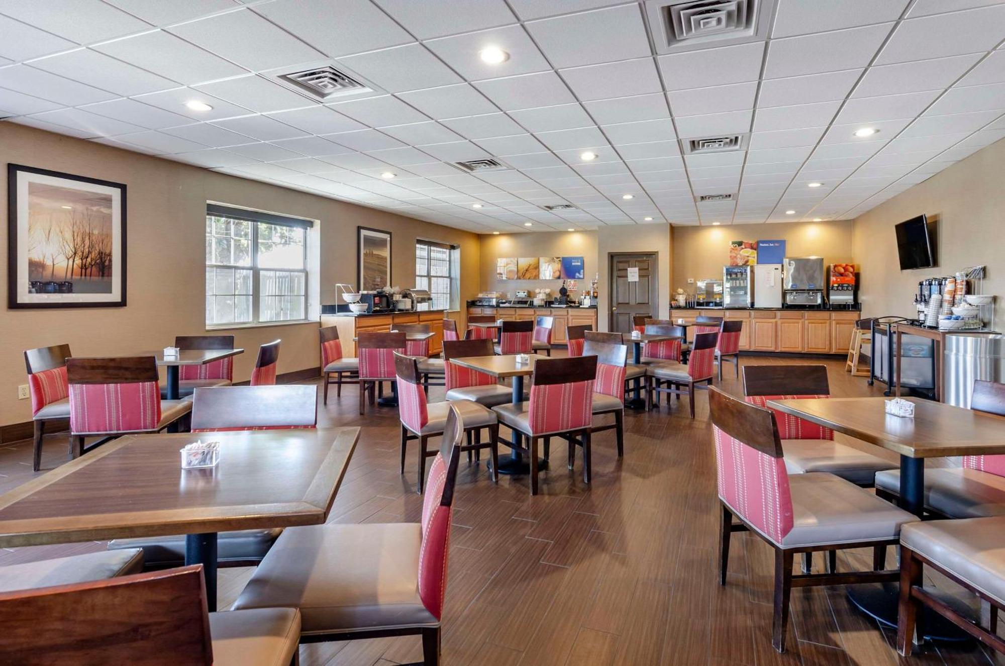 Comfort Inn & Suites Raphine - Lexington Near I-81 And I-64 Bagian luar foto