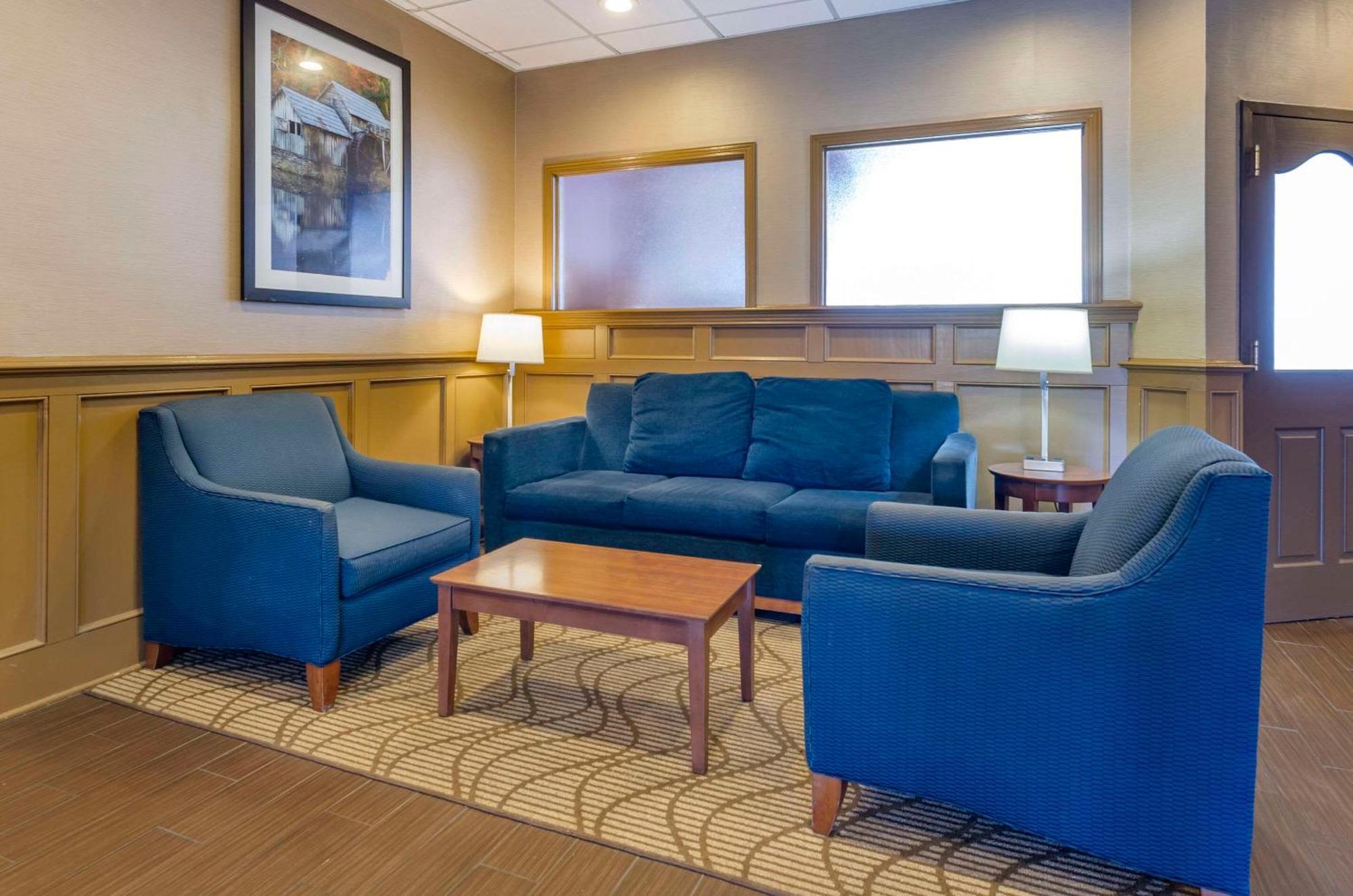 Comfort Inn & Suites Raphine - Lexington Near I-81 And I-64 Bagian luar foto