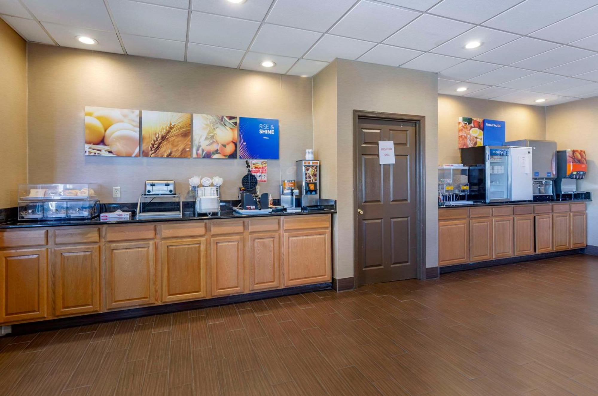 Comfort Inn & Suites Raphine - Lexington Near I-81 And I-64 Bagian luar foto