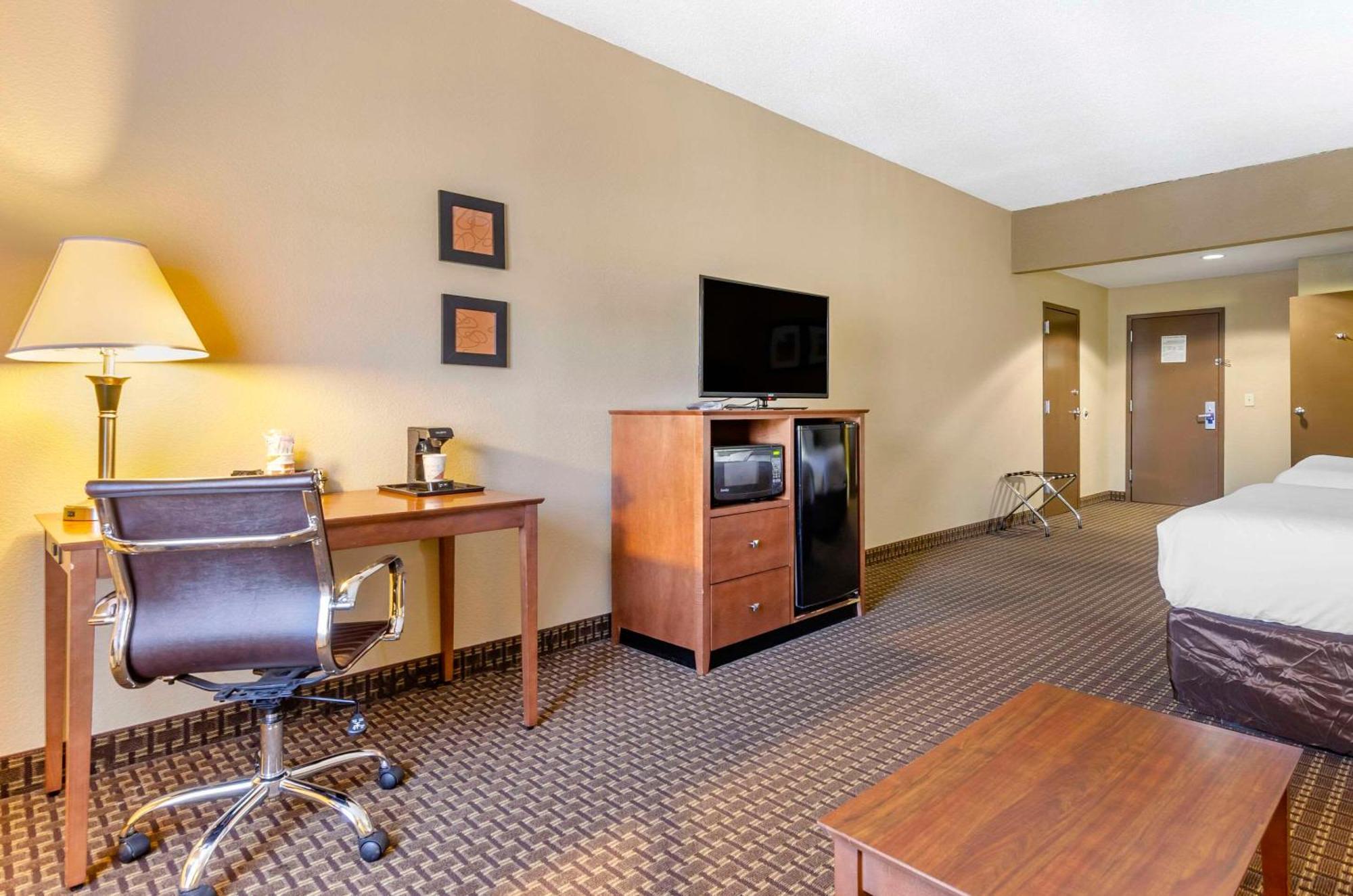 Comfort Inn & Suites Raphine - Lexington Near I-81 And I-64 Bagian luar foto