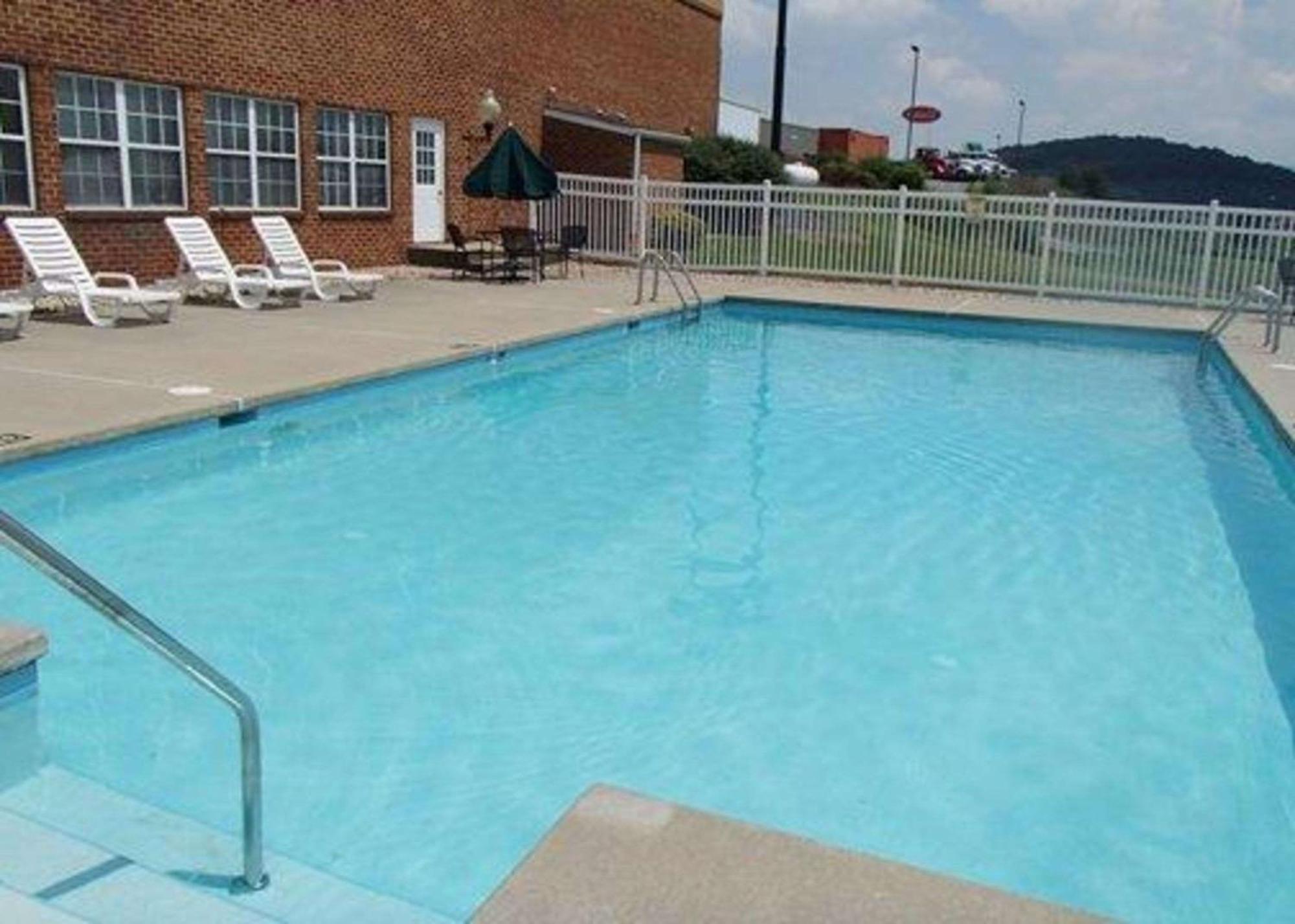 Comfort Inn & Suites Raphine - Lexington Near I-81 And I-64 Bagian luar foto