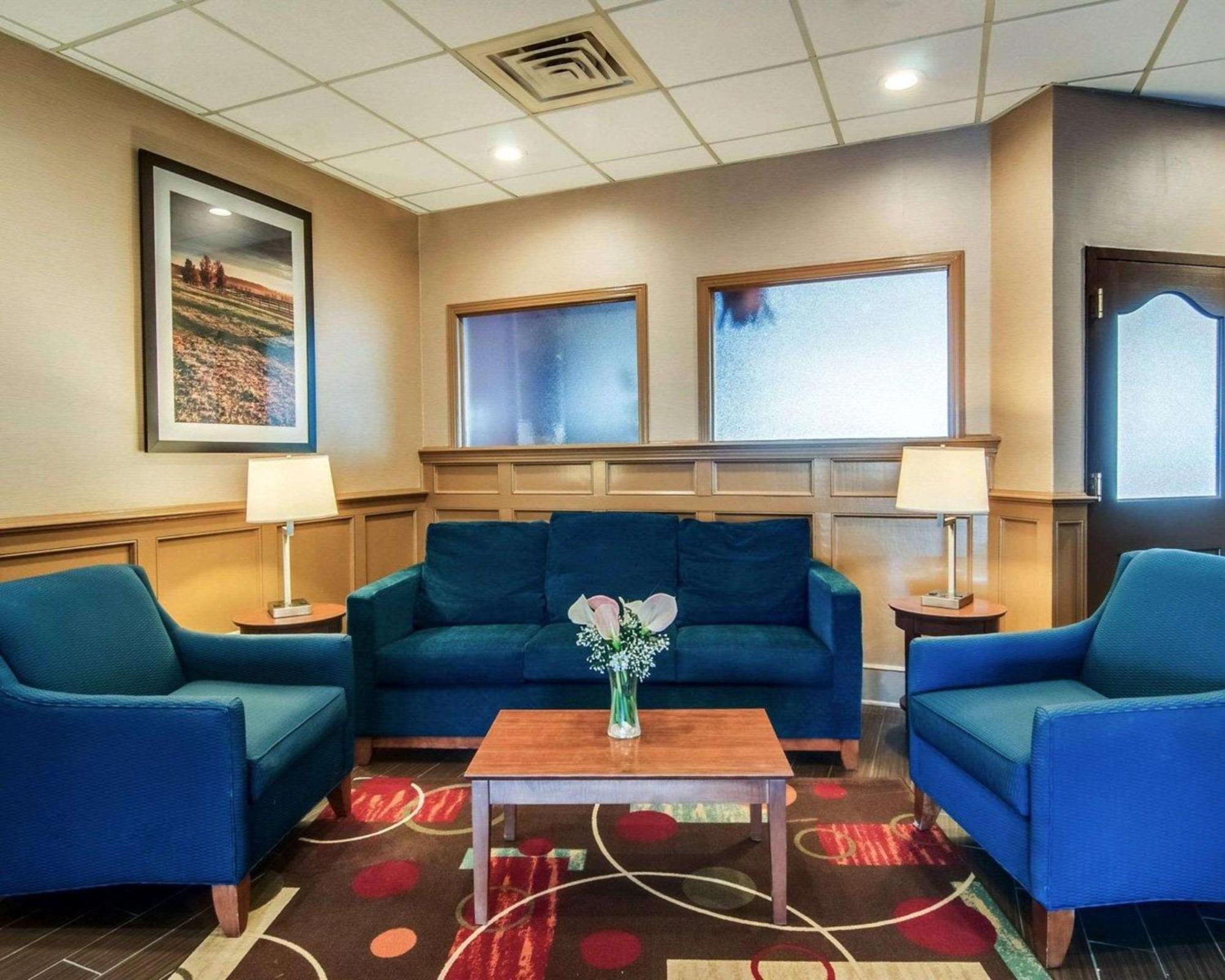 Comfort Inn & Suites Raphine - Lexington Near I-81 And I-64 Bagian luar foto