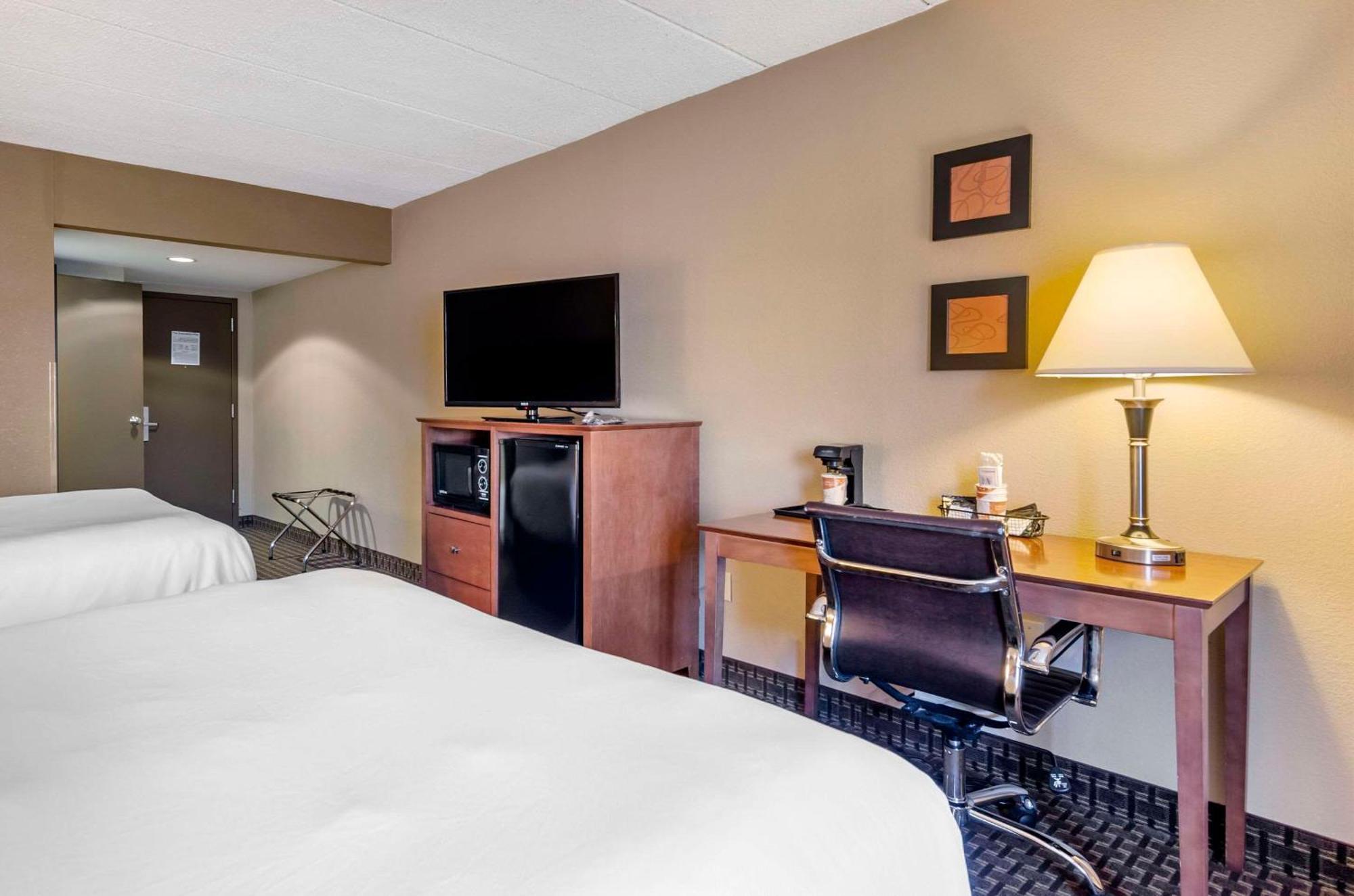 Comfort Inn & Suites Raphine - Lexington Near I-81 And I-64 Bagian luar foto