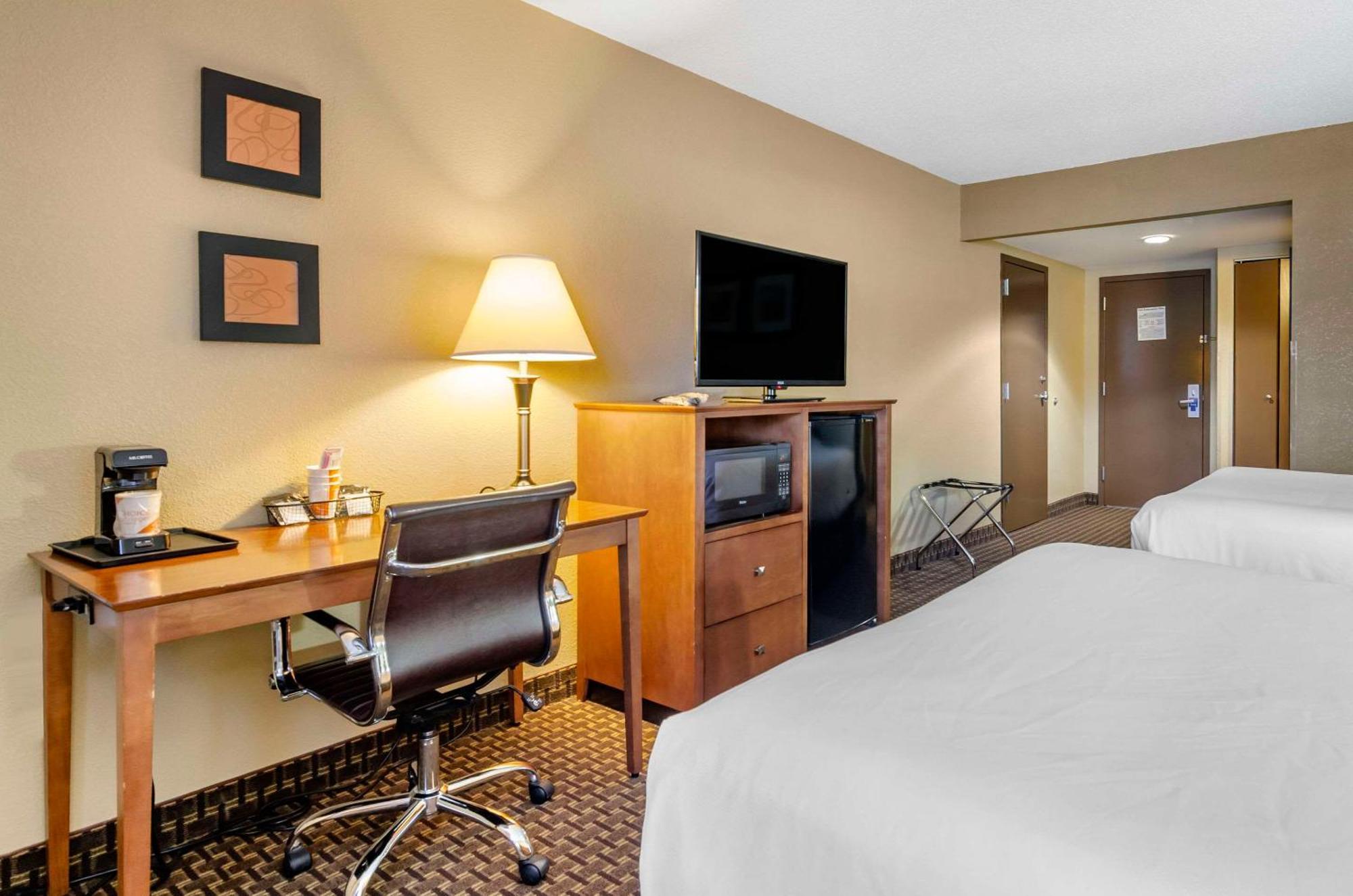 Comfort Inn & Suites Raphine - Lexington Near I-81 And I-64 Bagian luar foto