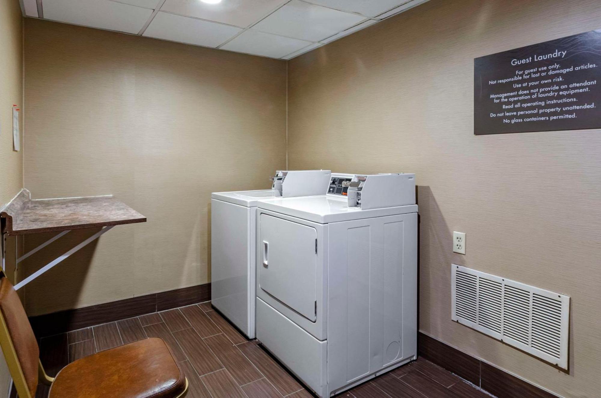 Comfort Inn & Suites Raphine - Lexington Near I-81 And I-64 Bagian luar foto