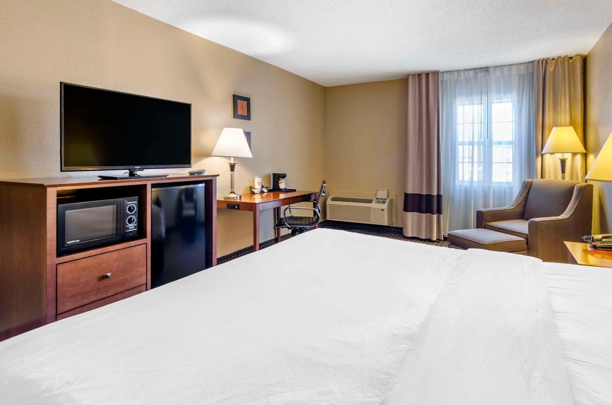 Comfort Inn & Suites Raphine - Lexington Near I-81 And I-64 Bagian luar foto