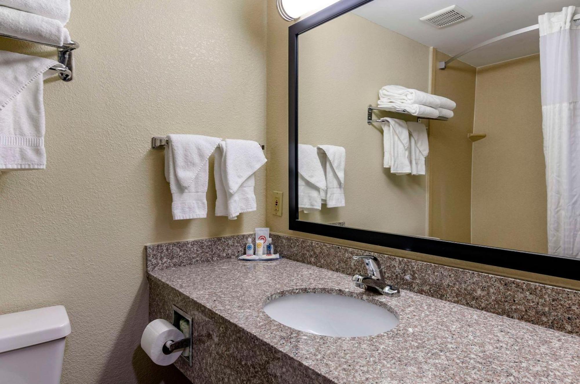 Comfort Inn & Suites Raphine - Lexington Near I-81 And I-64 Bagian luar foto